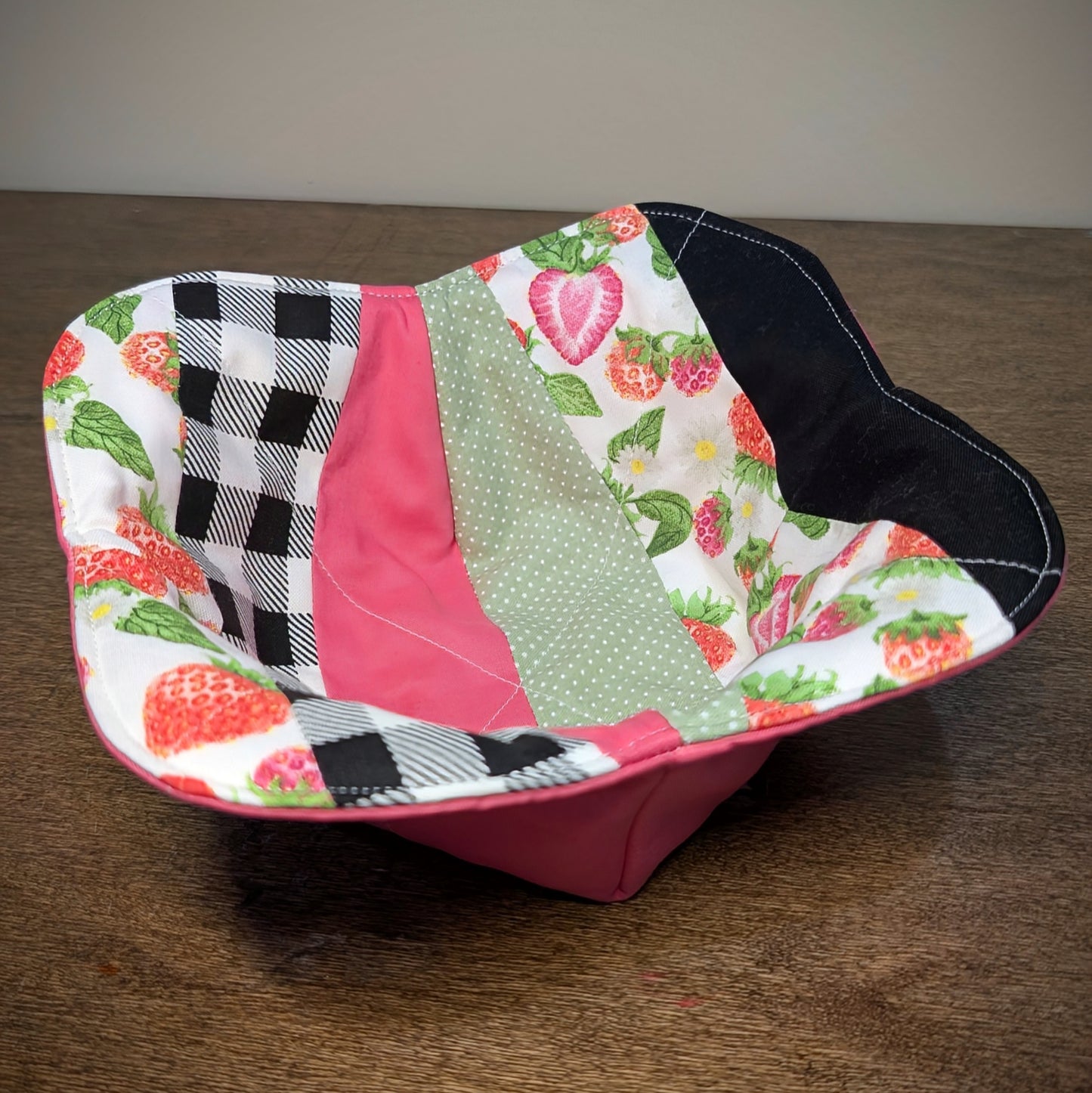 Quilted Bowl Cozy - Pink Strawberries