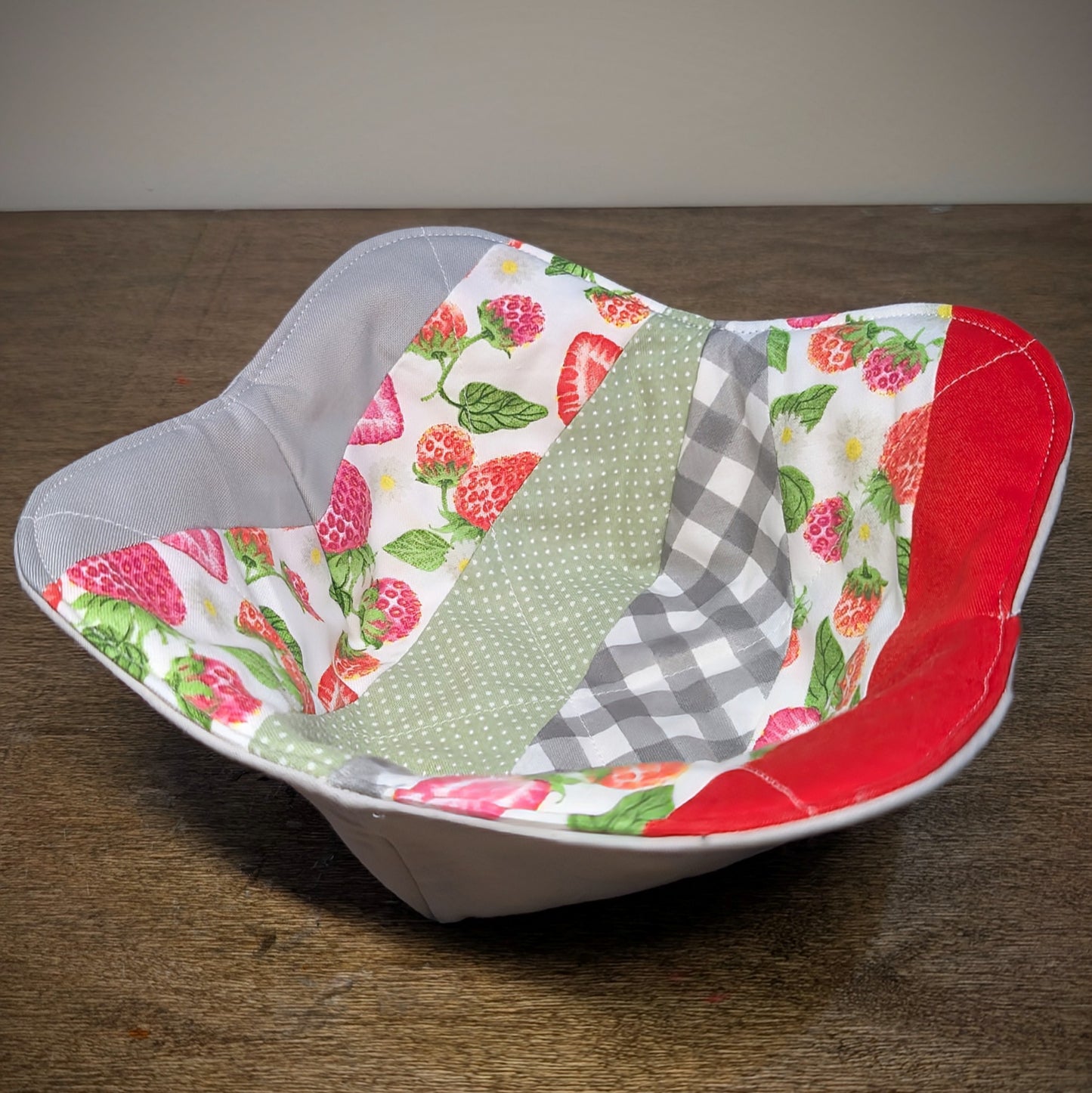 Quilted Bowl Cozy - Gray Strawberries #2