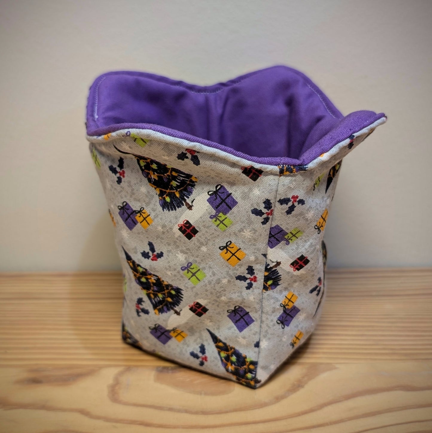 Spooky Tree & Presents - Ice Cream/Gelato Pint Cozy
