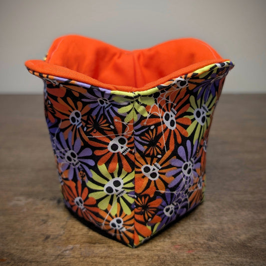 Skeleton Daisies - Ice Cream/Gelato Pint Cozy