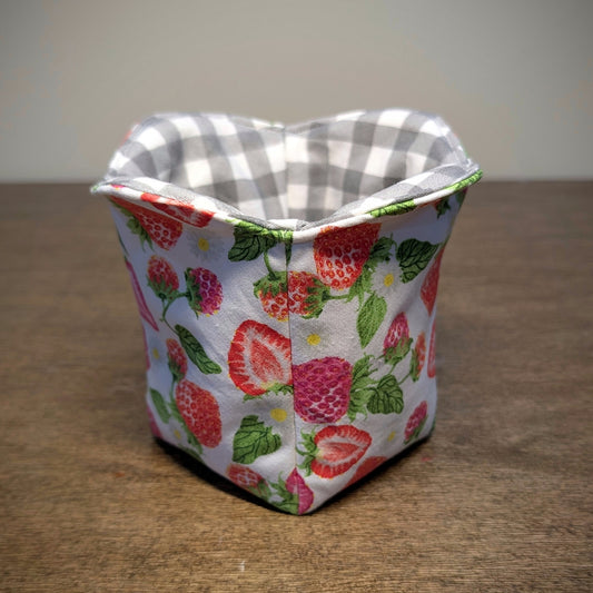 Strawberries with Plaid - Ice Cream/Gelato Pint Cozy