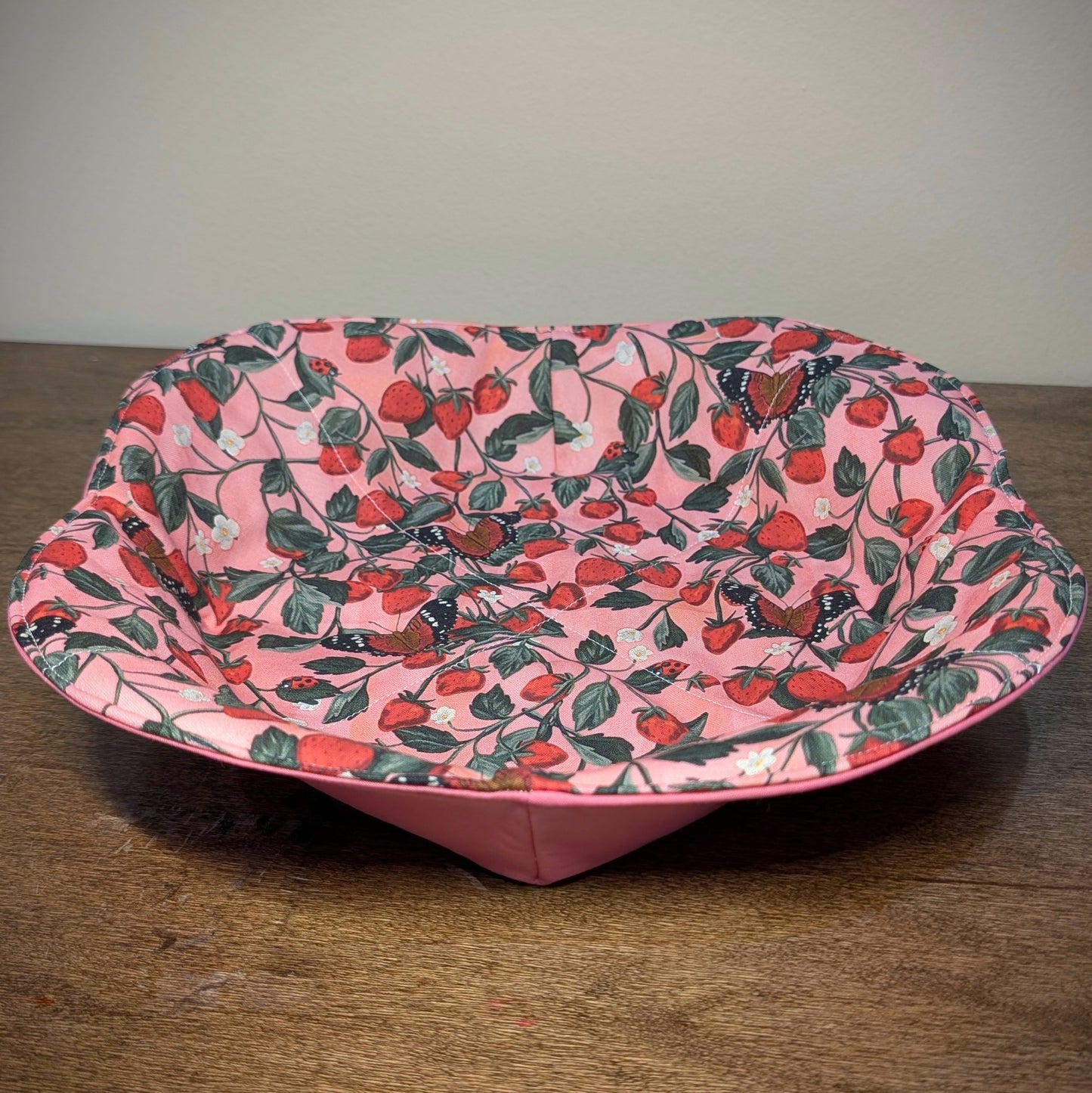 Strawberries and Butterflies - Large Plate/Pie Pan Cozy