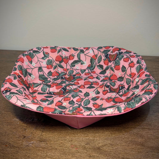 Strawberries and Butterflies - Large Plate/Pie Pan Cozy