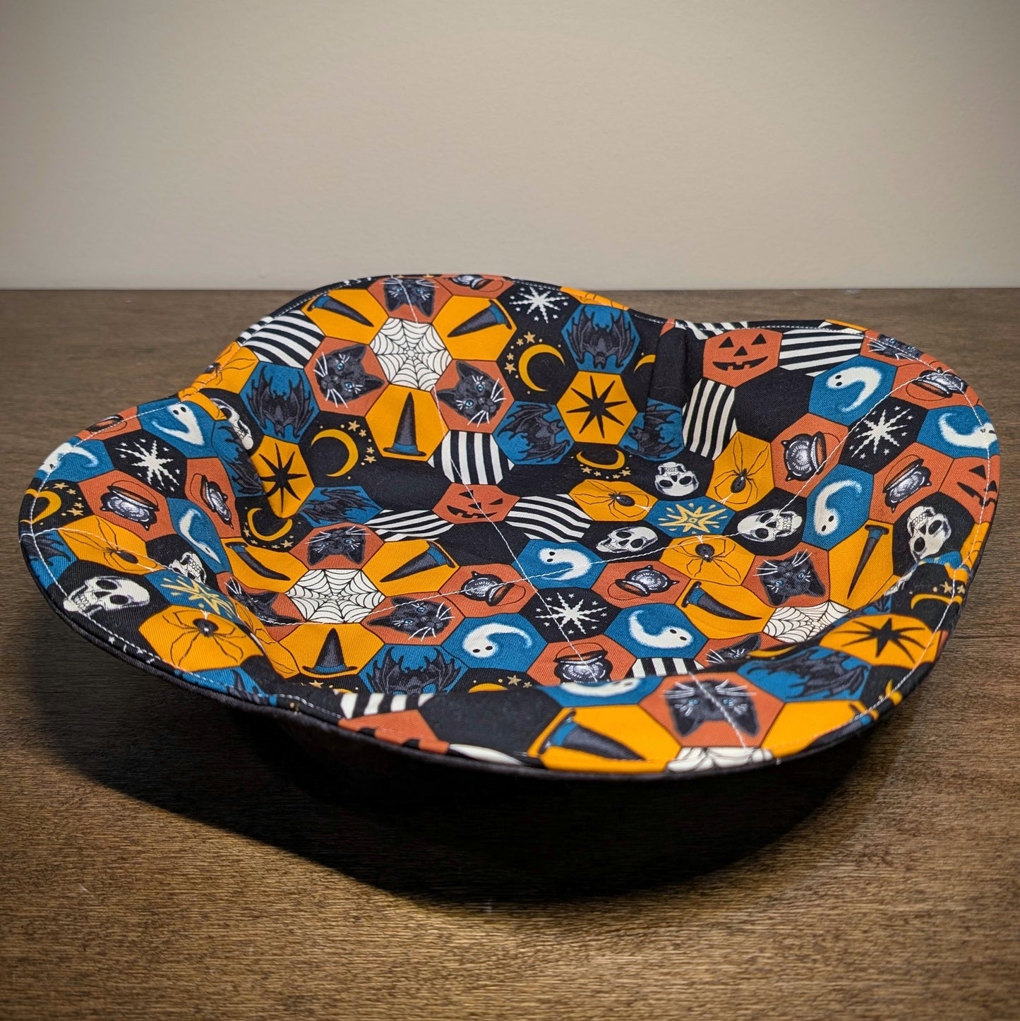 Spooky Hexagons - Large Plate/Pie Pan Cozy
