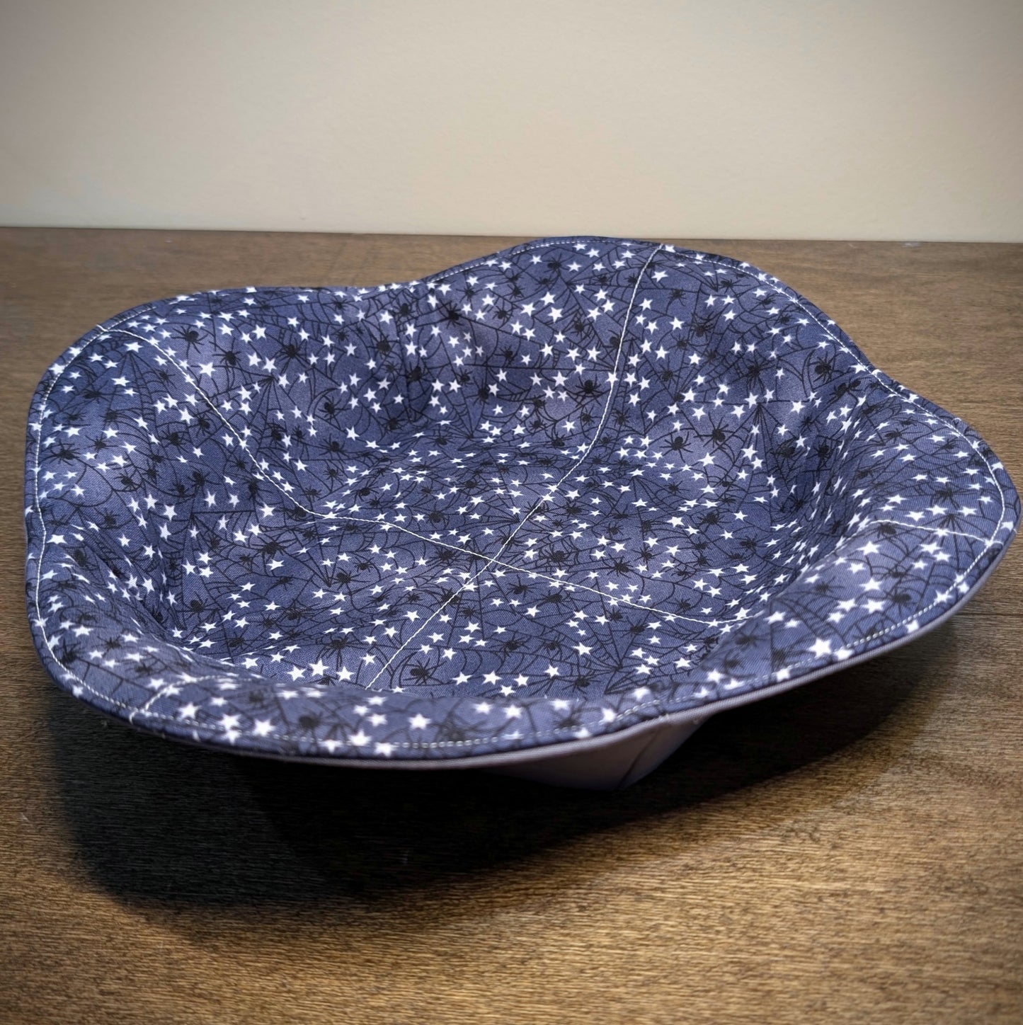 Spiderweb with White Stars - Large Plate/Pie Pan Cozy
